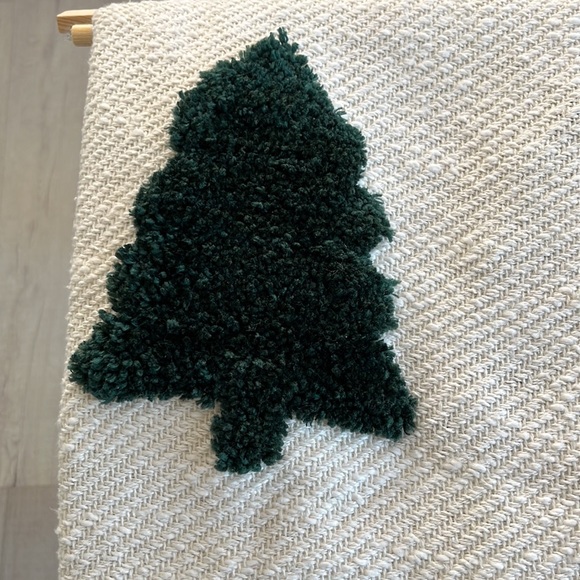 NWT Rachel Zoe Green Christmas Tree Throw - Picture 3 of 5